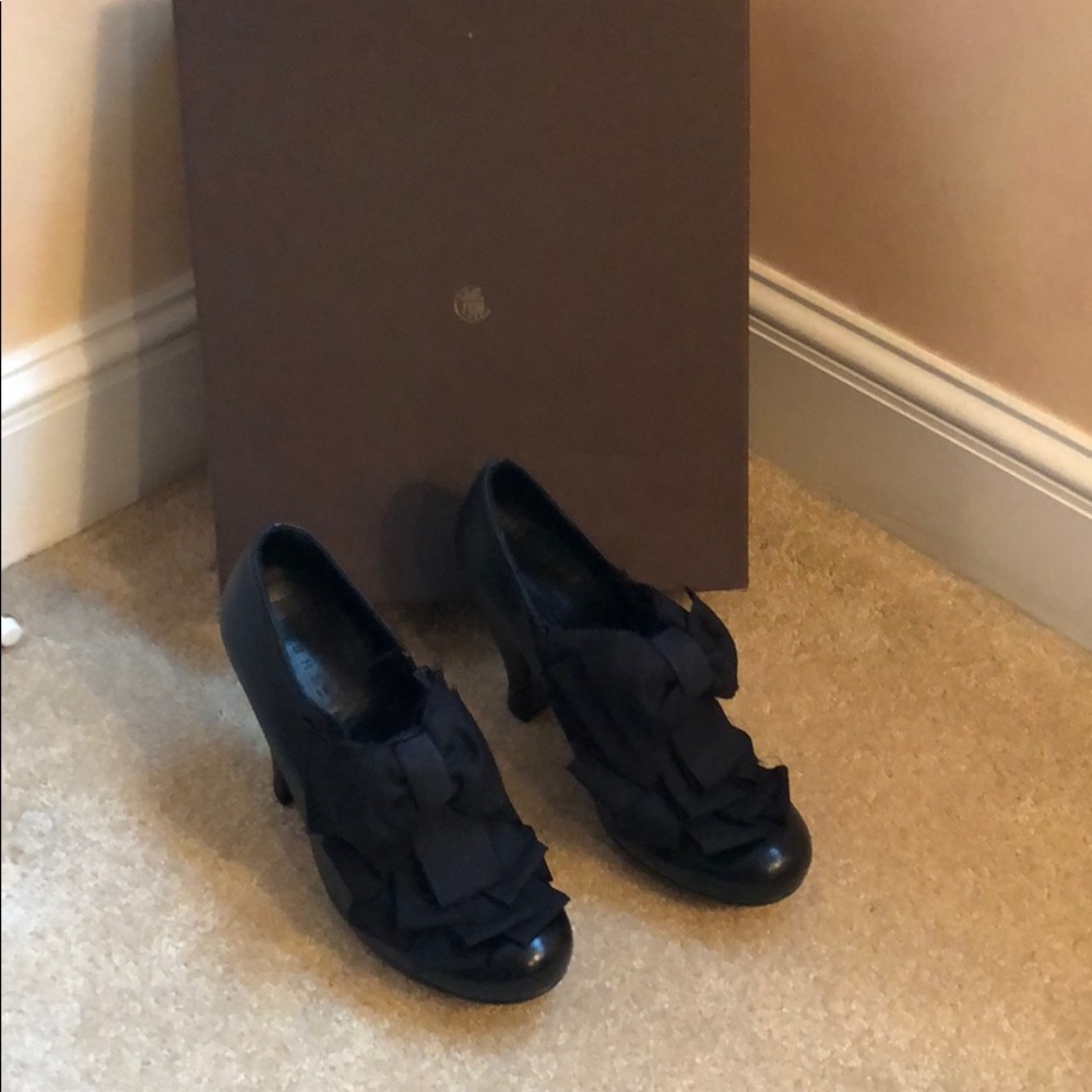 Black Pumps